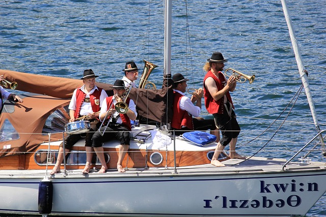 通过他们的 通过他们的